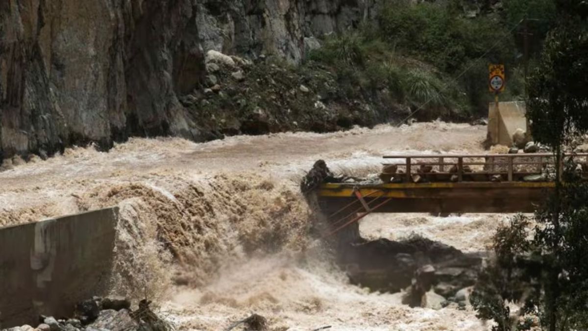 Hoy el Mundial nos tiene tan distraídos que estamos ajenos al verdadero problema que sigue sin atenderse: el fenómeno El Niño.