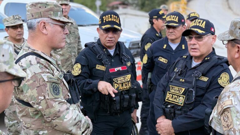 Presidente del Congreso promulgó ley que excluye a policías y militares de la justicia ordinaria en casos de delitos de función.